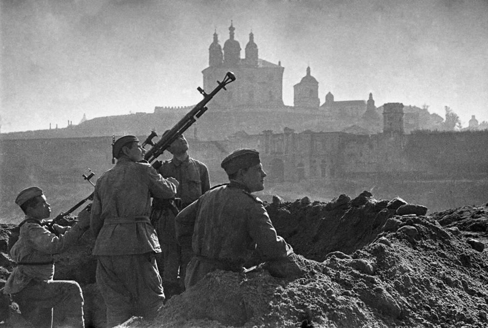 ПА КАМПАСАМ - Всё для фронта!