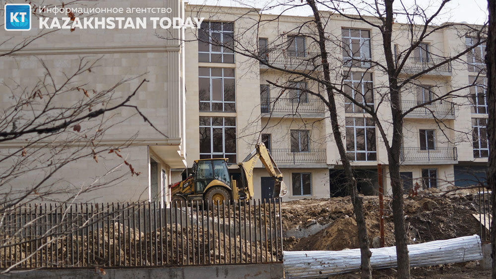 Spurt in construction in the Remizov Gorge destroying Almaty ecology. Images | Фото: Эрик Куватов