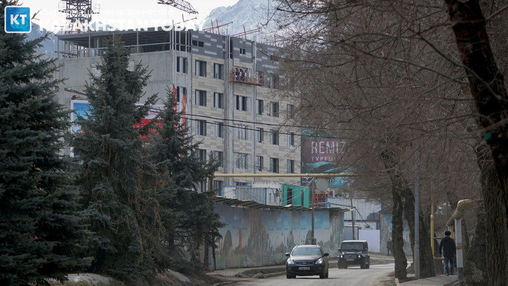 Spurt in construction in the Remizov Gorge destroying Almaty ecology. Images | Фото: Эрик Куватов