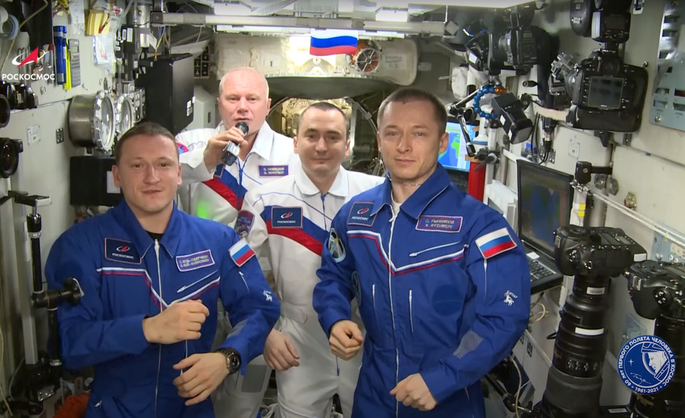 Поздравление с Днем космонавтики с космической орбиты