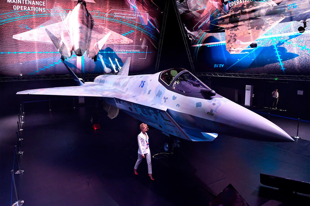 МАКС-2021-де 5-ші буындағы ресейлік жойғыш көрсетілді. СУРЕТ: Алексей Майшев/РИА «Новости»