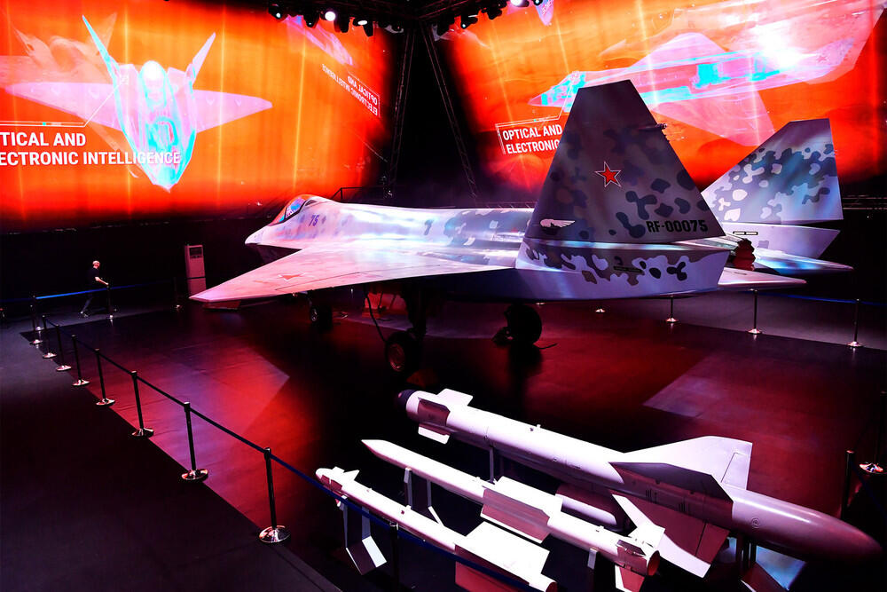 МАКС-2021-де 5-ші буындағы ресейлік жойғыш көрсетілді. СУРЕТ: Алексей Майшев/РИА «Новости»
