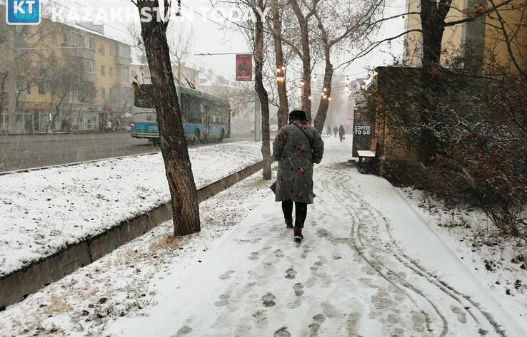 В девяти областях объявили штормовое предупреждение