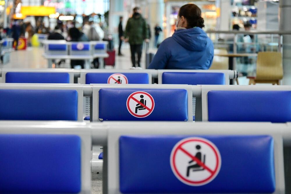 В столичном аэропорту задерживаются рейсы из-за непогоды