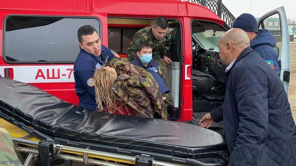 В Атырау беременная женщина спрыгнула с моста
