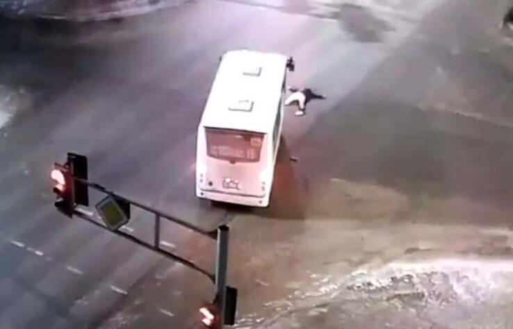 В Петропавловске два пешехода попали под колеса автобуса