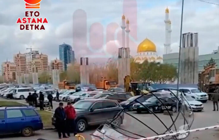 Женщина, на которую упала конструкция с крыши ЖК "Nomad", скончалась спустя два месяца