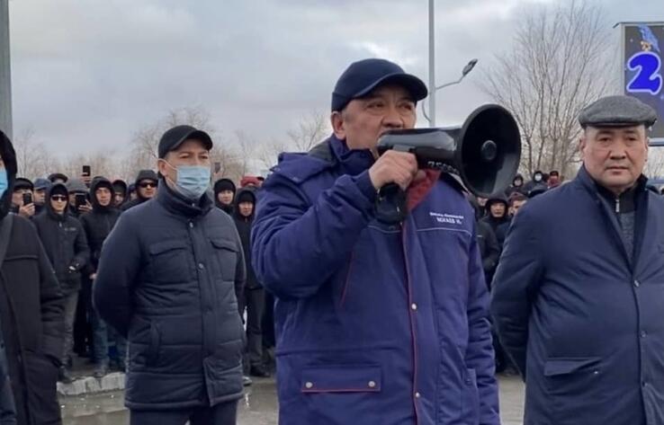 Аким Мангистауской области встретился с митингующими 