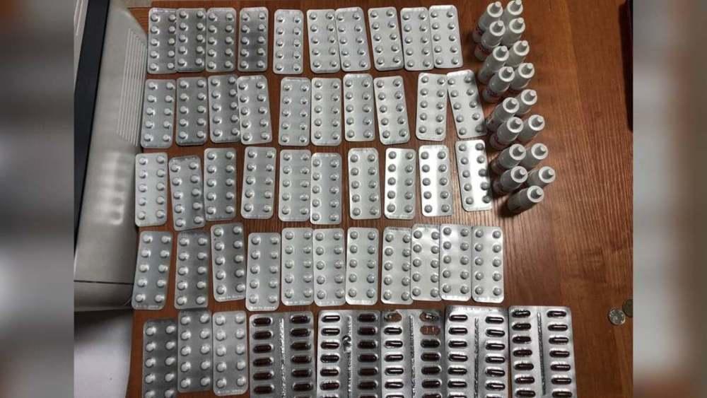 Төрт атыраулықтан екі тапанша мен психотроптық дәрі-дәрмек тәркіленді