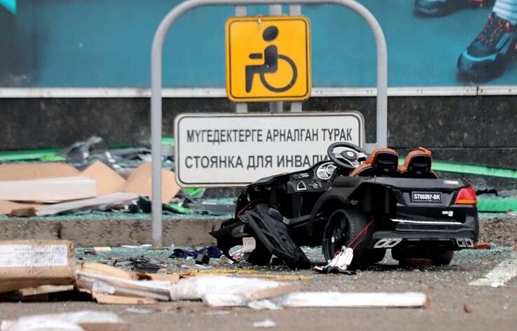Алматинцы рассказали об ужасе, пережитом в ночь вооруженной атаки на полицейские подразделения