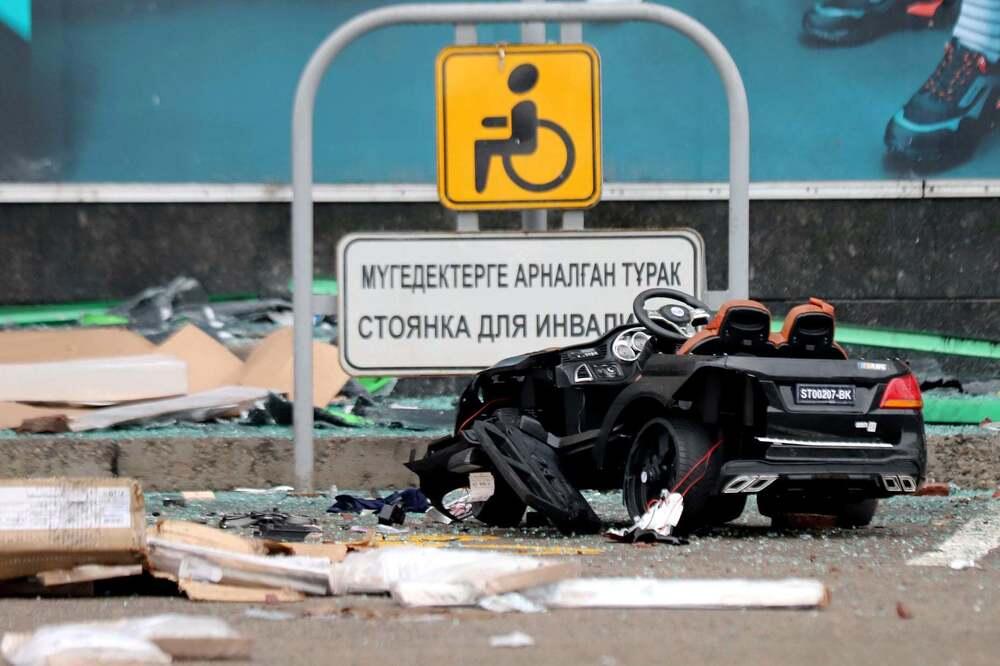 Алматинцы рассказали об ужасе, пережитом в ночь вооруженной атаки на полицейские подразделения