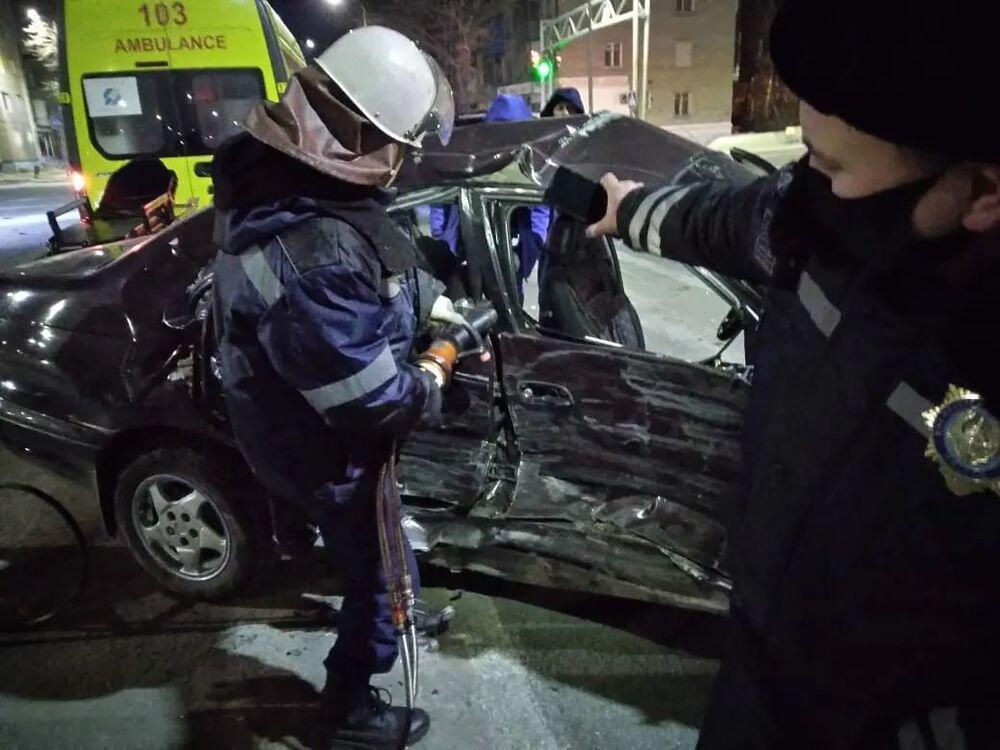 Женщину зажало в машине в результате аварии в Семее
