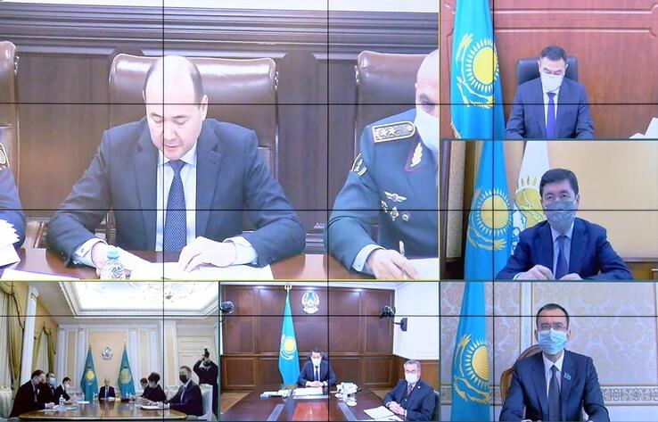 Президент провел оперативное совещание Совбеза