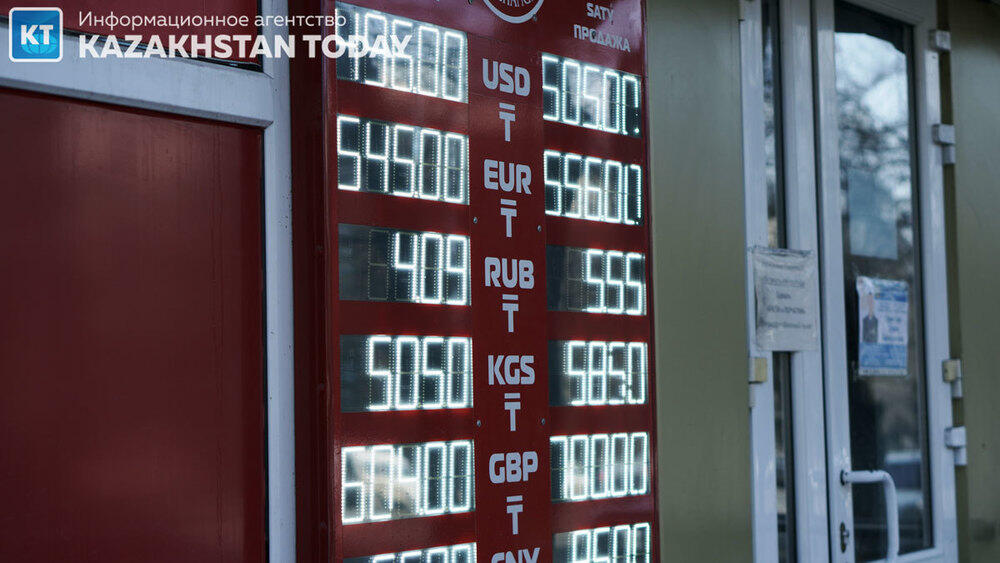 Курс доллара на торгах вырос до 511 тенге