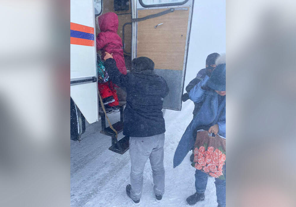 В Казахстане за сутки из снежного заноса спасено и эвакуировано 687 человек. Фото: telegram/МЧС РК
