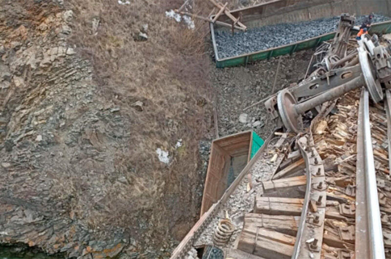 На месте схода вагонов в ВКО обнаружено превышение ПДК меди и цинка
