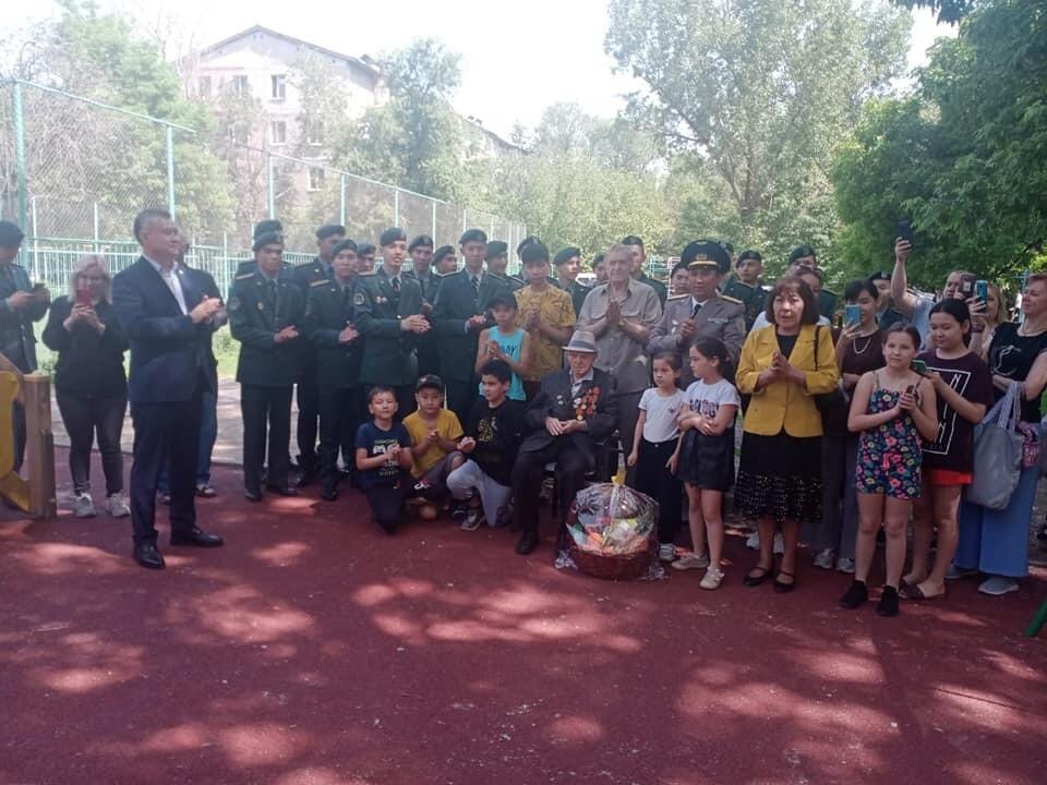 Поздравление ветерана Великой Отечественной войны Петрова Василия Егоровича