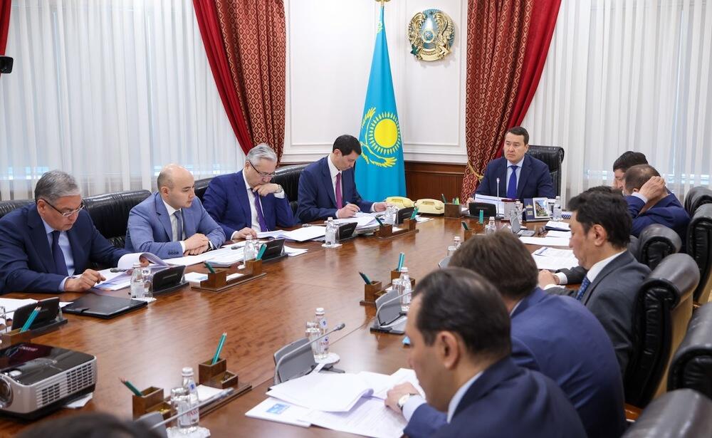 В госсобственность передадут 25 компаний, владеющих ж/д путями 