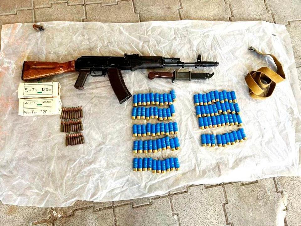 Заңсыз айналымнан мыңнан астам оқ-дәрі, 61 қару мен 13 граната тәркіленді. Сурет: ҚР ҰҚК