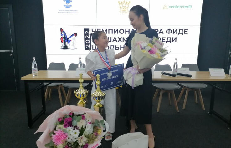 Токаев поздравил самую молодую чемпионку мира ФИДЕ Малику Зиядин