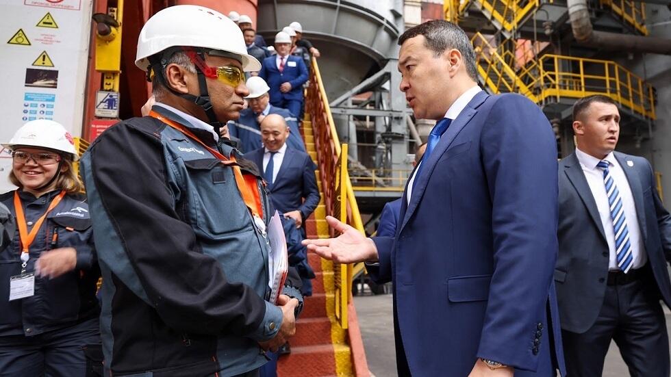 Смаилов призвал "АрселорМиттал Темиртау" принять меры по снижению аварий на производстве. Фото: primeminister.kz
