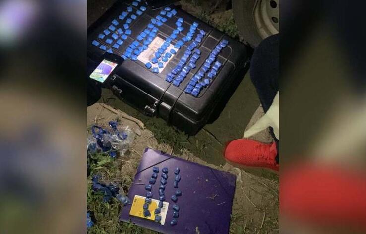 В Костанайской области у водителя на трассе полицейские изъяли 150 свертков с наркотиками 