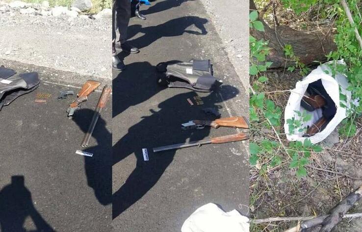 В Жетысуской области обнаружили схрон оружия вдоль трассы Алматы - Оскемен