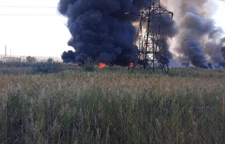 В Шахтинске в результате пожара пострадала опора ЛЭП