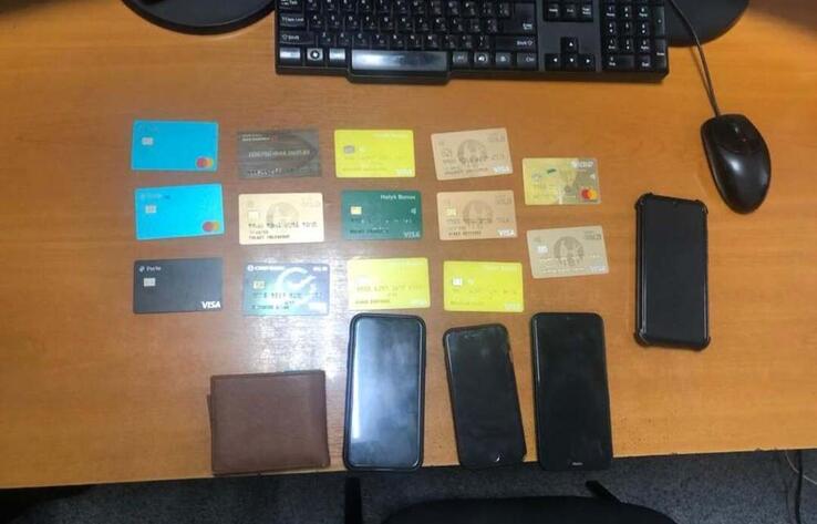 В двух городах Казахстана задержали членов ОПГ интернет-мошенников