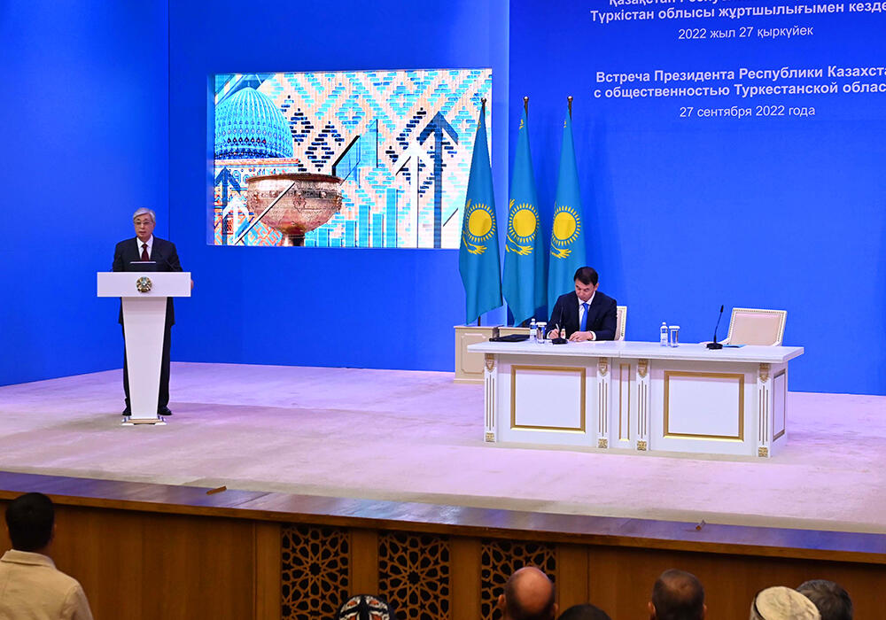 Президент Казахстана провел встречу с общественностью Туркестанской области 