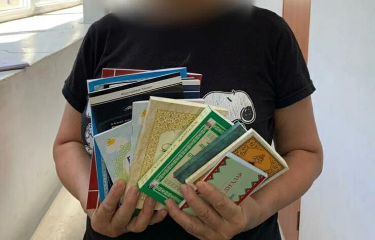В Усть-Каменогорске продавец киоска торговала запрещенной религиозной литературой