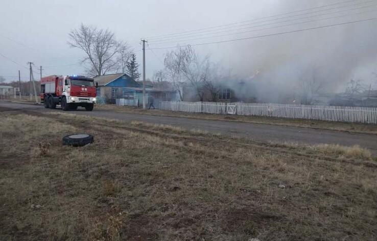 Двух мужчин спасли из огня полицейские в СКО