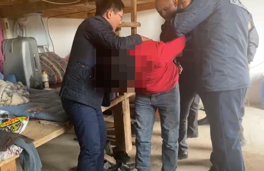 В Туркестанской области полицейские задержали иностранца, находившегося 20 лет розыске