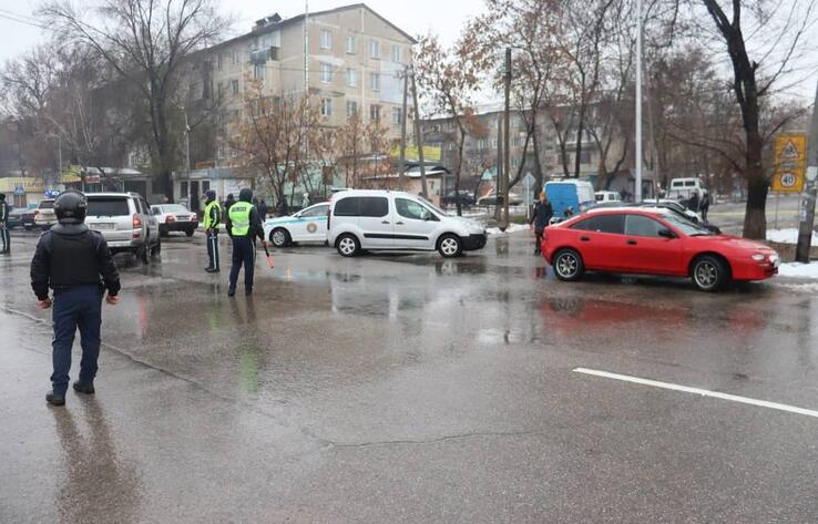 В Алматинской области из школы эвакуировали более 1000 человек
