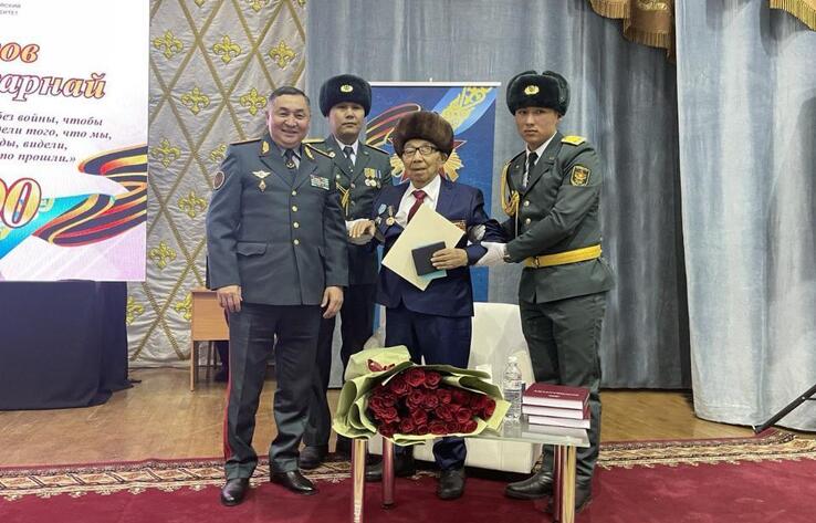 В Алматы поздравили ветерана Великой Отечественной войны с вековым юбилеем