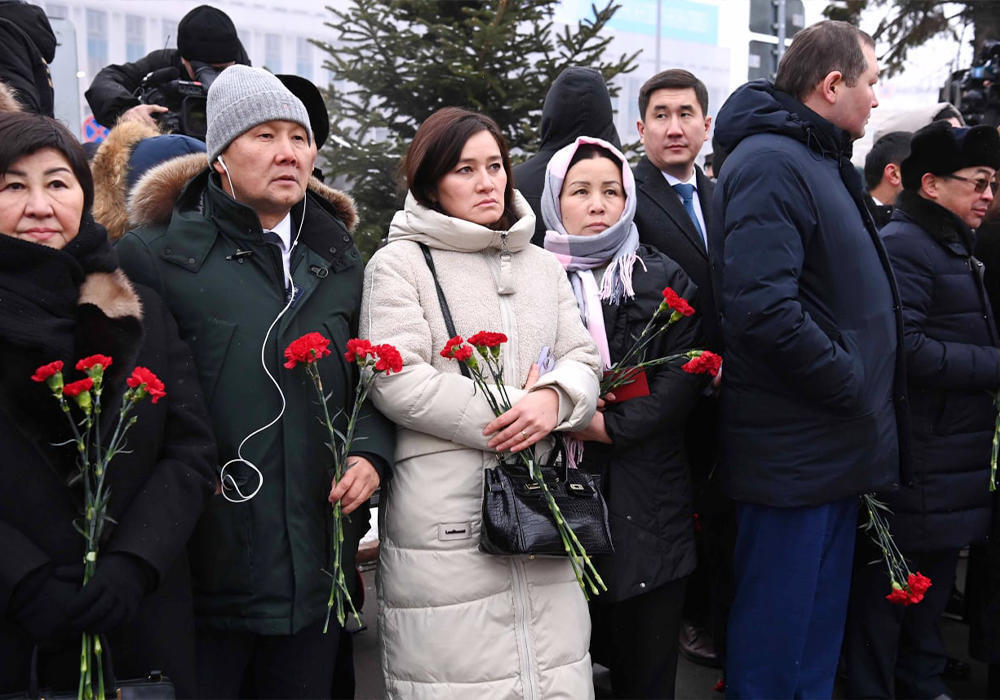 Президент Тоқаев Алматыда қаңтар трагедиясының құрбандарына арналған мемориалды ашты. Сурет: telegram/БОРТ №1