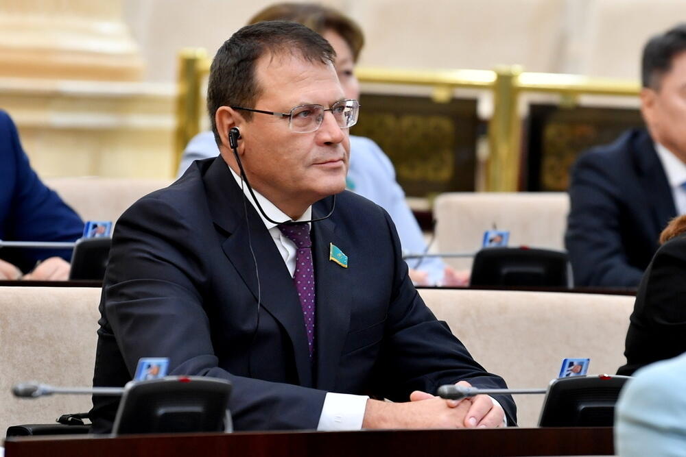 Прекращены полномочия депутата сената Андрея Лукина