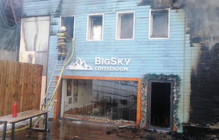 На Шымбулаке в рестобаре произошел крупный пожар