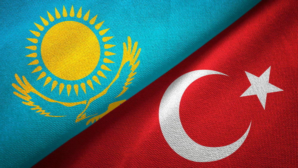 Humanitarian aid of Kazakhstan lands in Türkiye