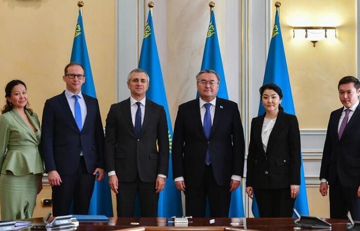 Kazakh FM Tileuberdi meets Pfizer delegation