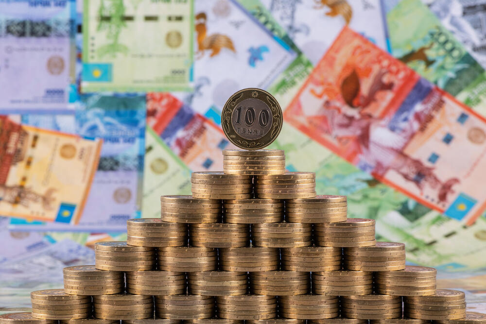 Обманувших казахстанцев на 700 млн тенге организаторов финпирамид осудили в Астане