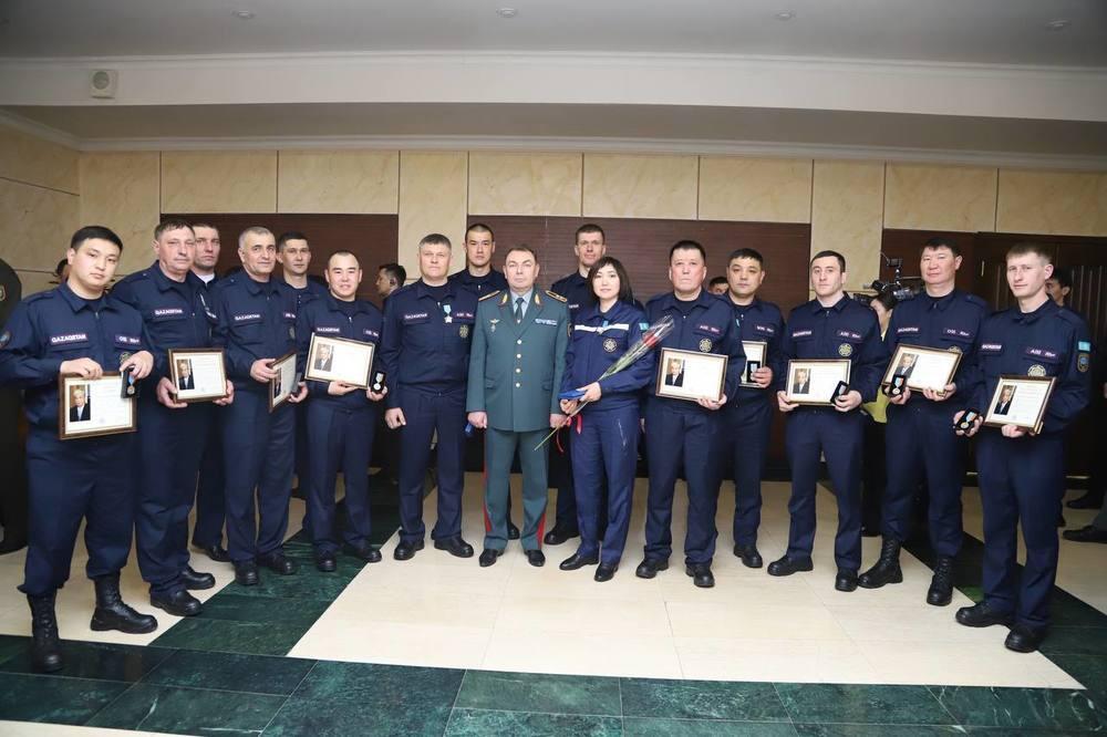 В МЧС наградили участвовавших в ликвидации последствий землетрясения в Турции спасателей. Фото: пресс-служба МЧС РК