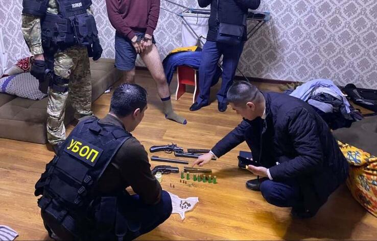 Вооруженных рэкетиров задержали в Актау 