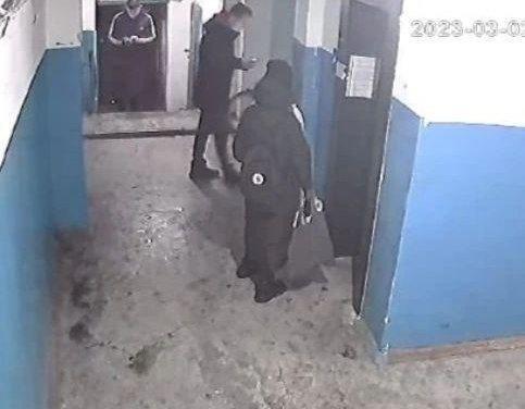 Приставал к девочке в лифте: в Караганде возобновили дело о домогательстве 