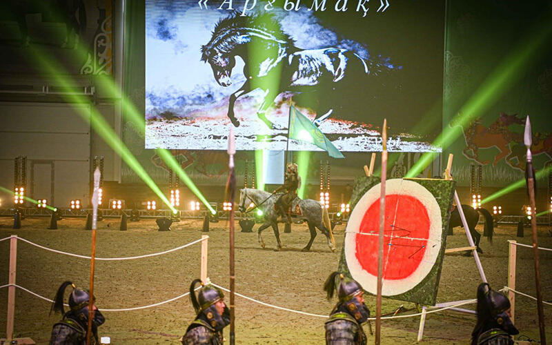 Шоу конных наездников Nomad Stunts. Фото: telegram / aqorda_resmi