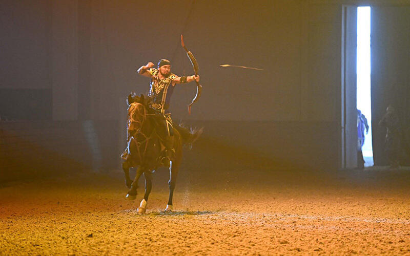 Nomad Stunts тобының өнері. Сурет: telegram / aqorda_resmi