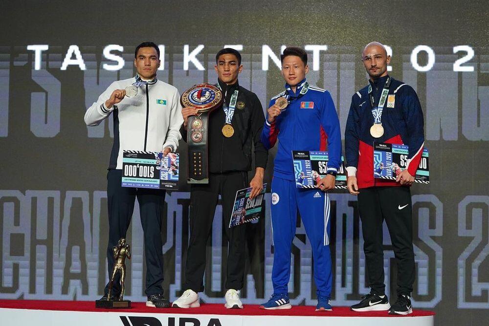 Tokayev received winners of World Boxing Championship. Images | instagram/boxingkazakhstan
