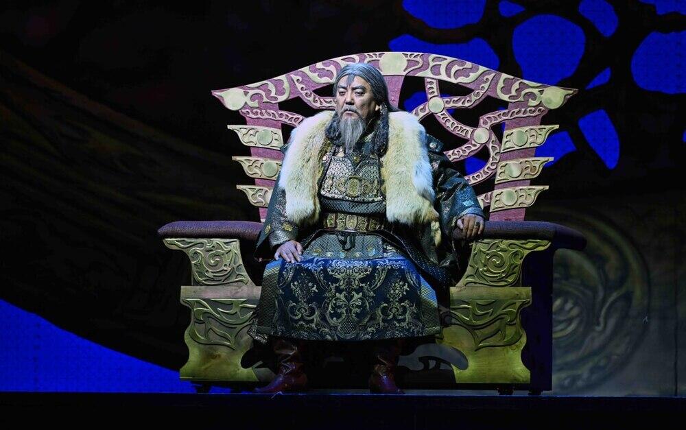 Токаев посмотрел премьеру спектакля «Жошы хан»