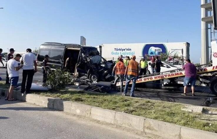 Туристический автобус с казахстанцами попал в ДТП в Турции: консул выехал в регион
