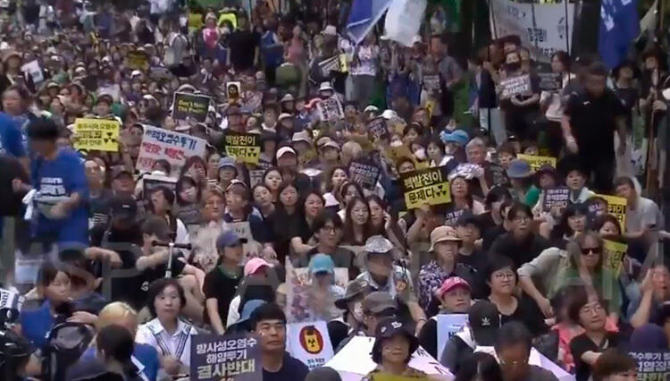 South Koreans protest Japan's plan to discharge radioactive wastewater into ocean